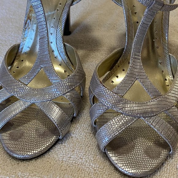 Le Chateau Gold Strappy Shoes - Picture 9 of 9